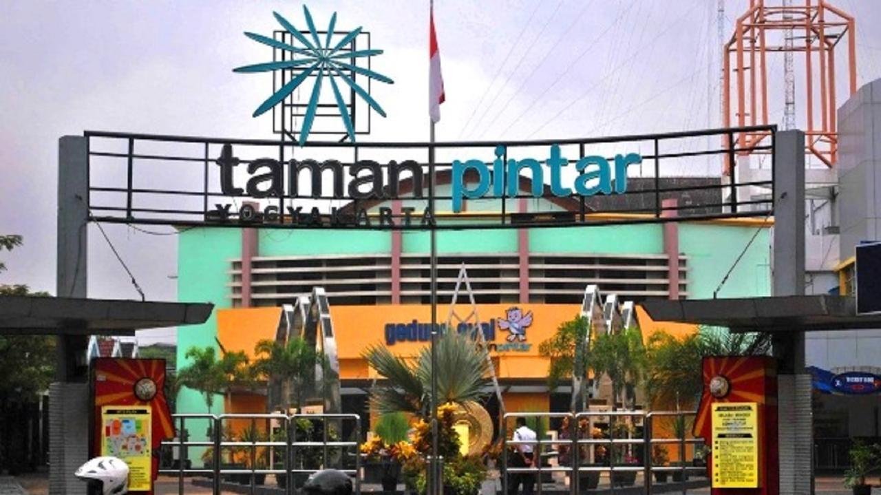 La Javanaise Home Stay Malioboro Джокьякарта Экстерьер фото
